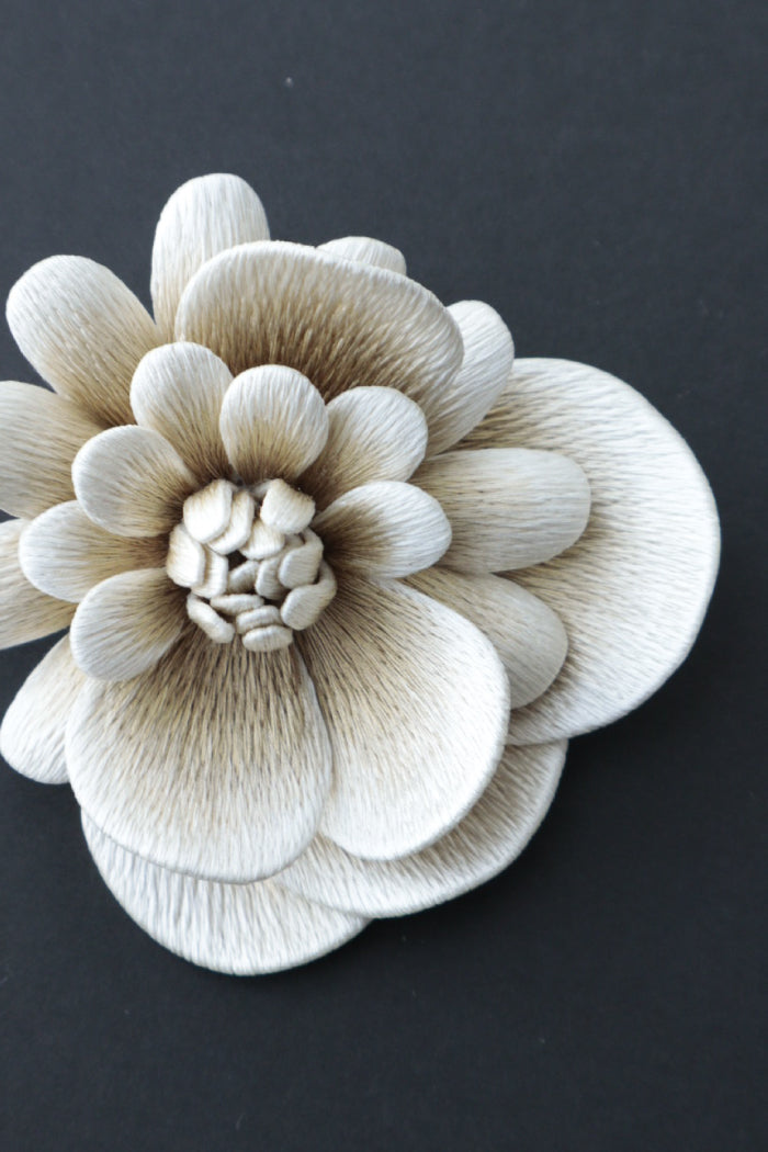 秋子・淡枯 (emi takazawa):ブローチ|髪飾り