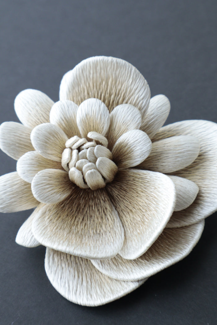 秋子・淡枯 (emi takazawa):ブローチ|髪飾り