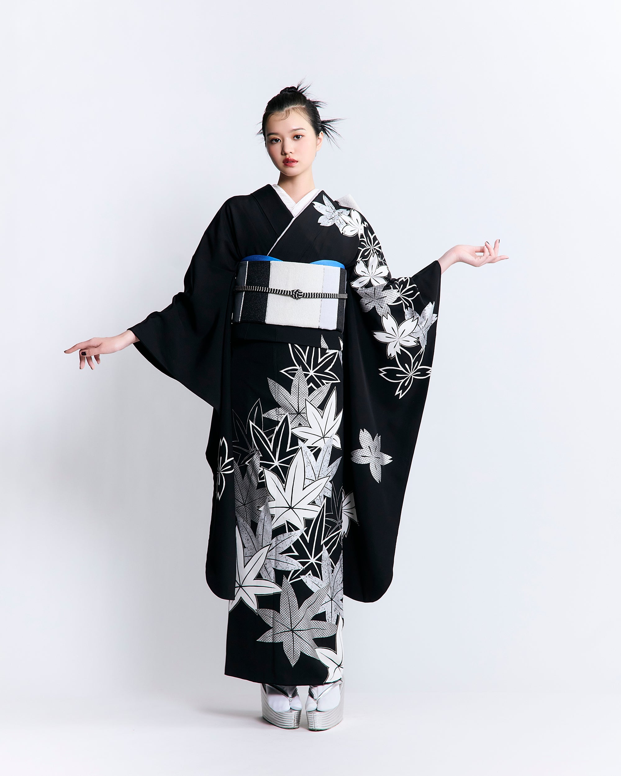 白銀春秋文｜手染め友禅 – 振袖KAPUKI