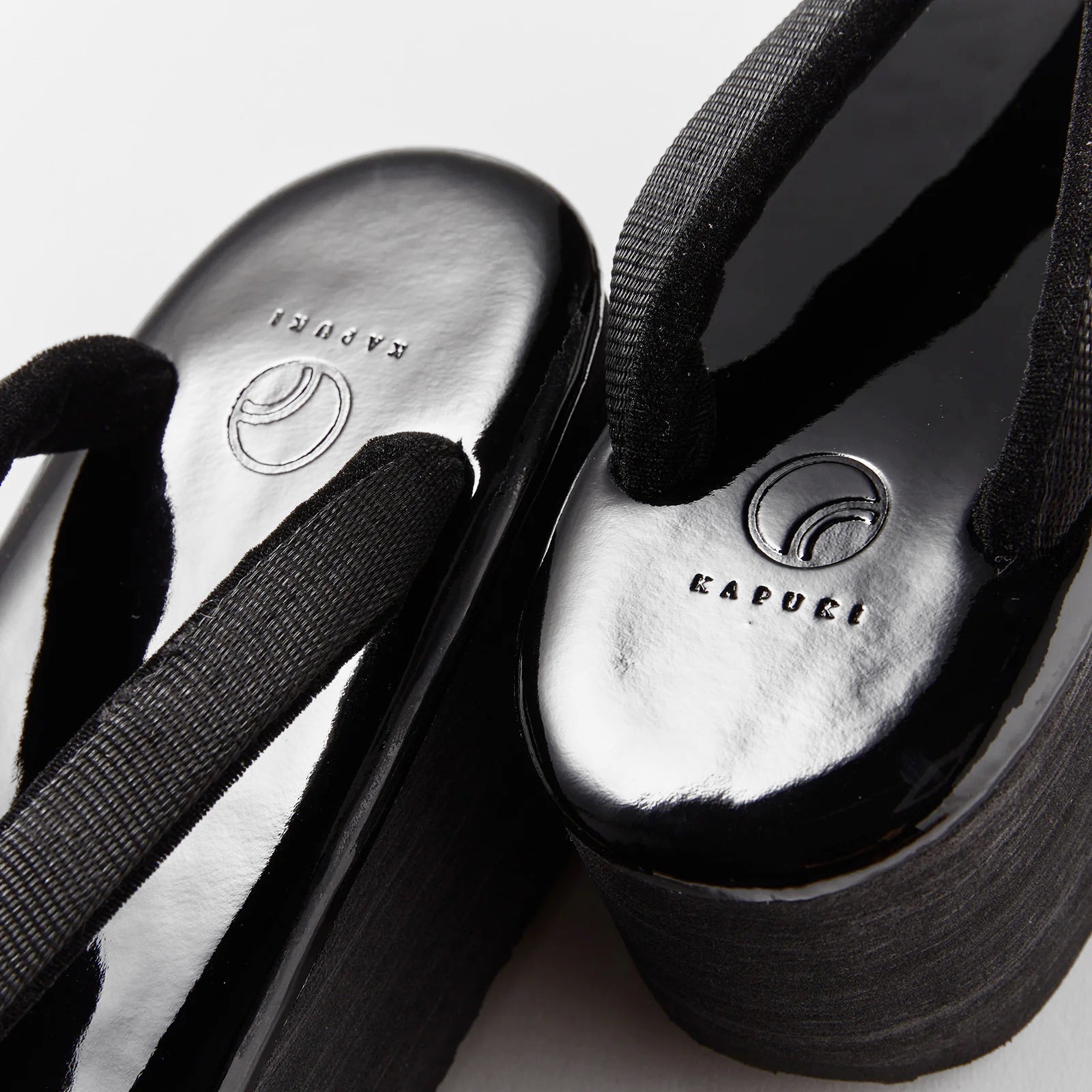 厚底草履 黒(菱屋×KAPUKI):カレンブロッソ|草履