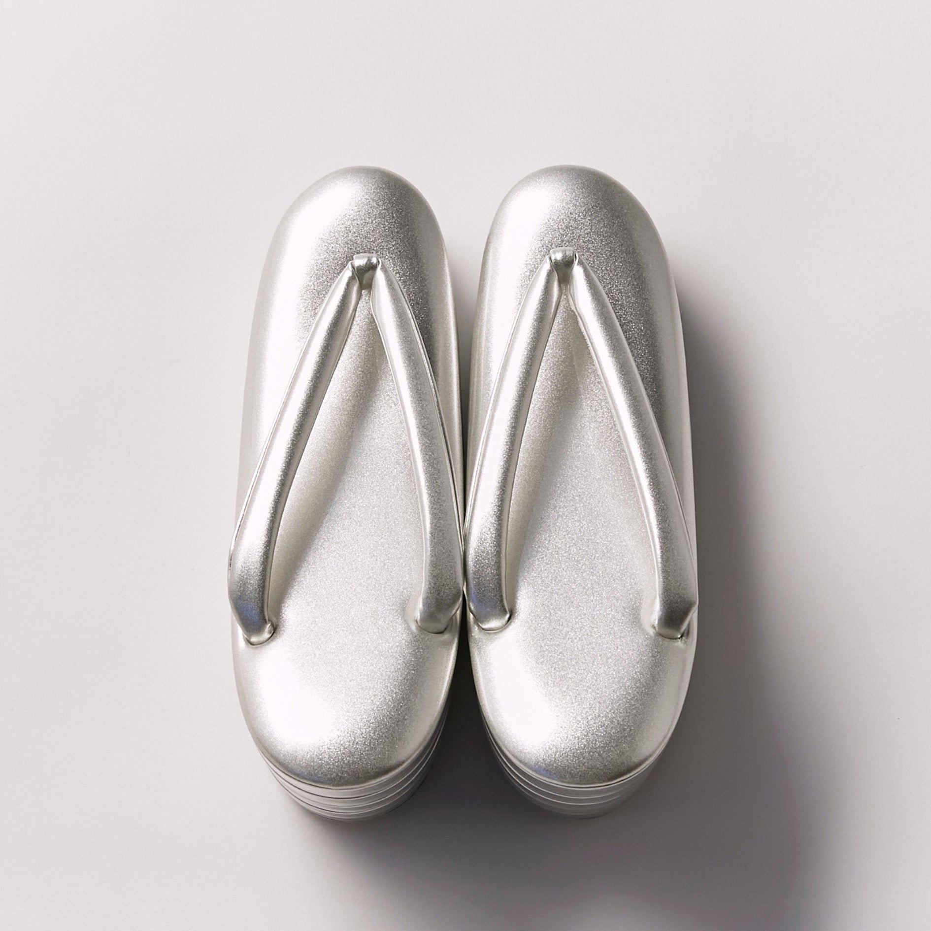 五段草履 エナメルシルバー(神田胡蝶×KAPUKIオリジナル):草履