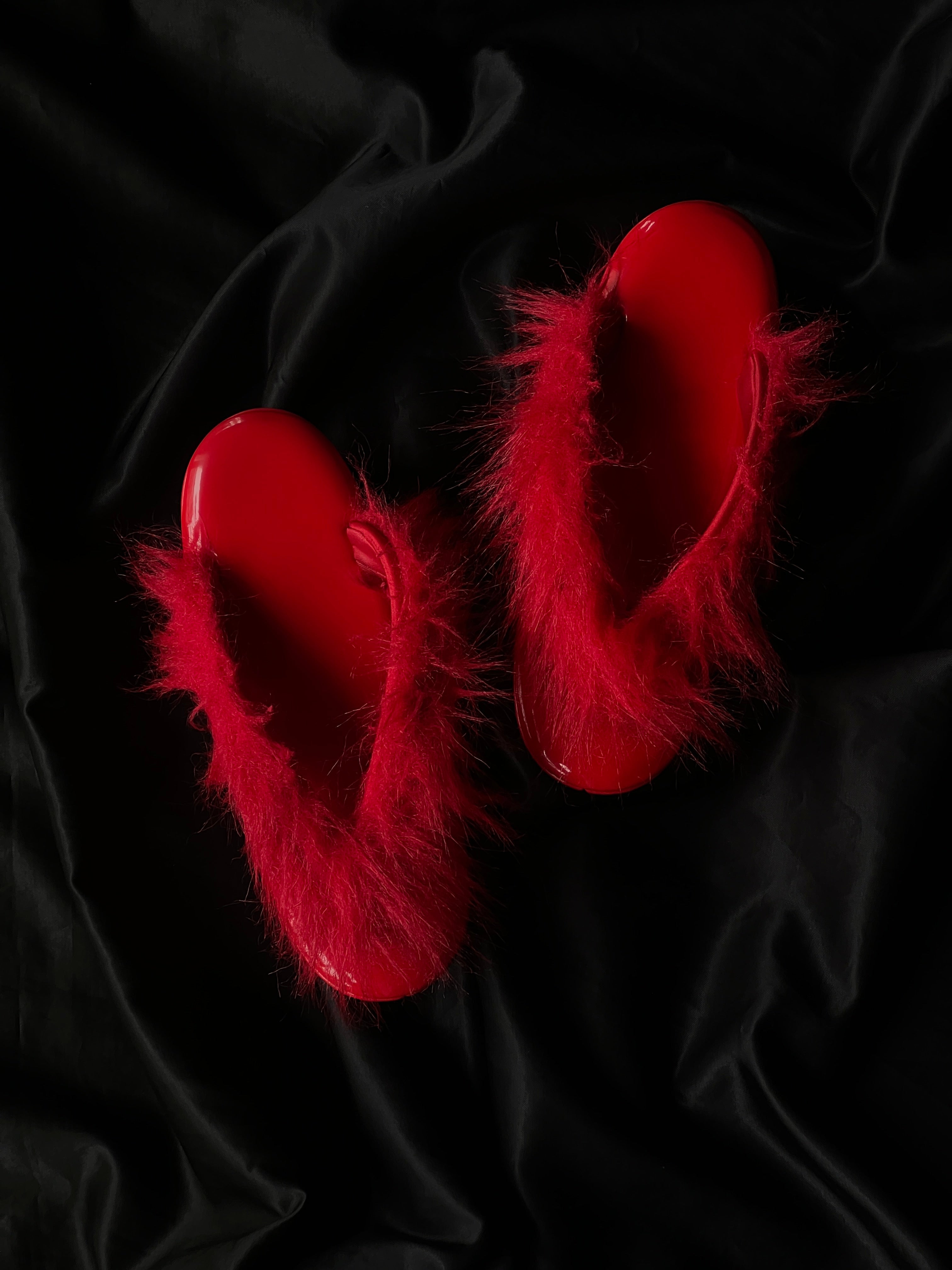 フェイクファーレッド/エナメルレッド(KODORI):草履