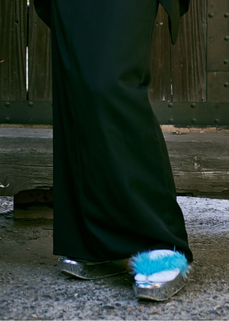 シルバーエナメル/ブルーファー(KODORI):草履