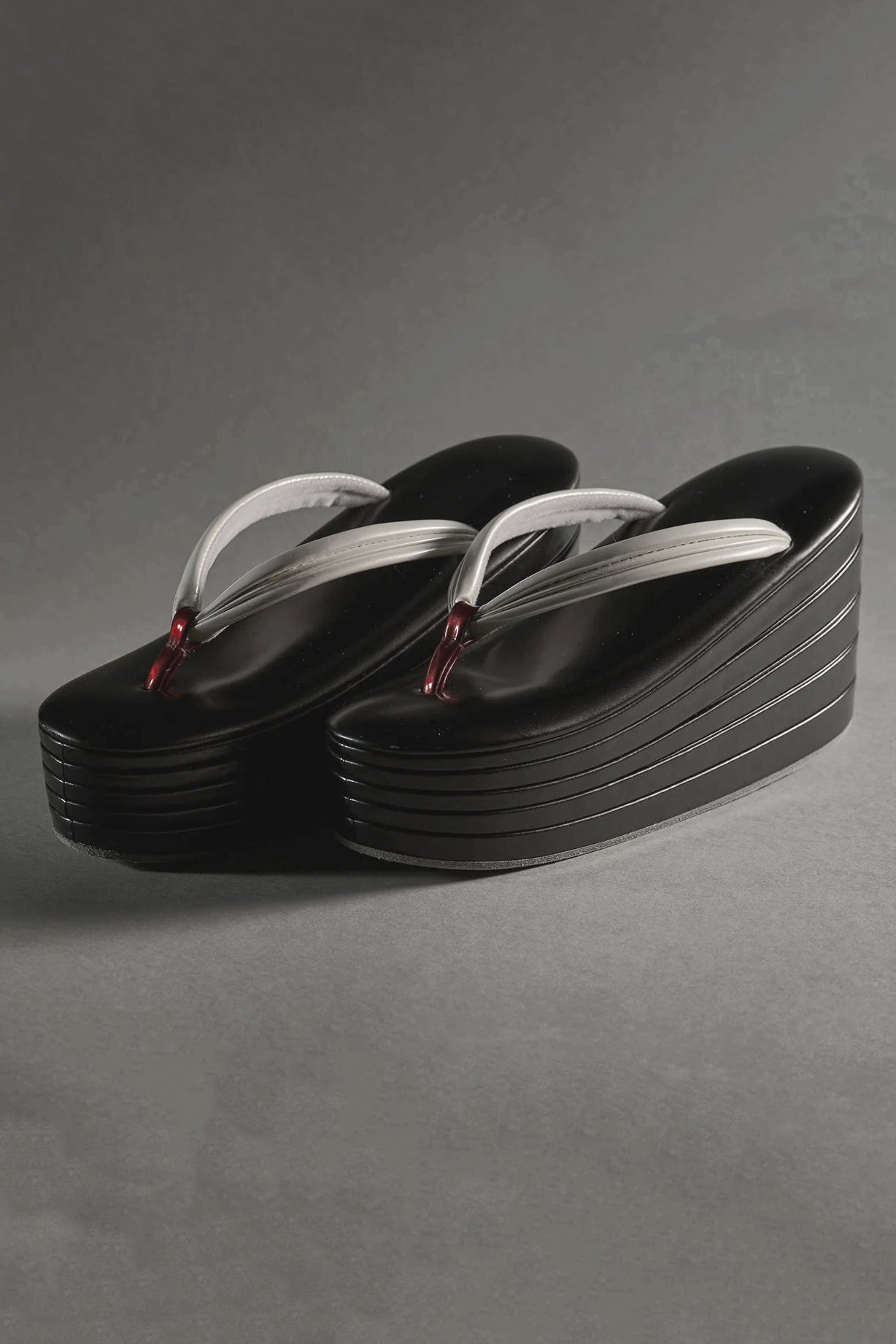 五段草履 本革×エナメル(神田胡蝶×KAPUKIオリジナル):草履