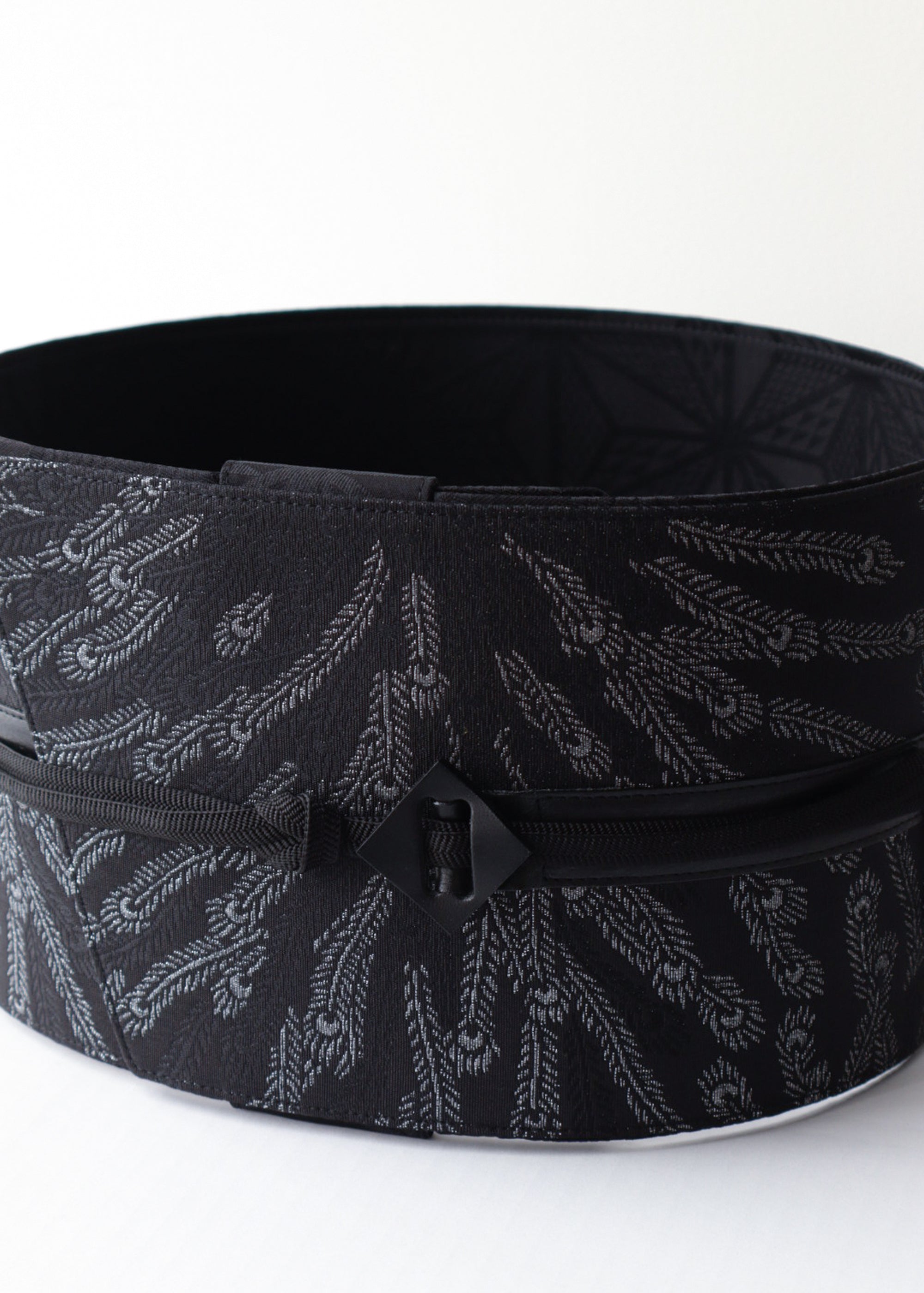 孔雀の羽根 黒銀:帯ベルト|正絹