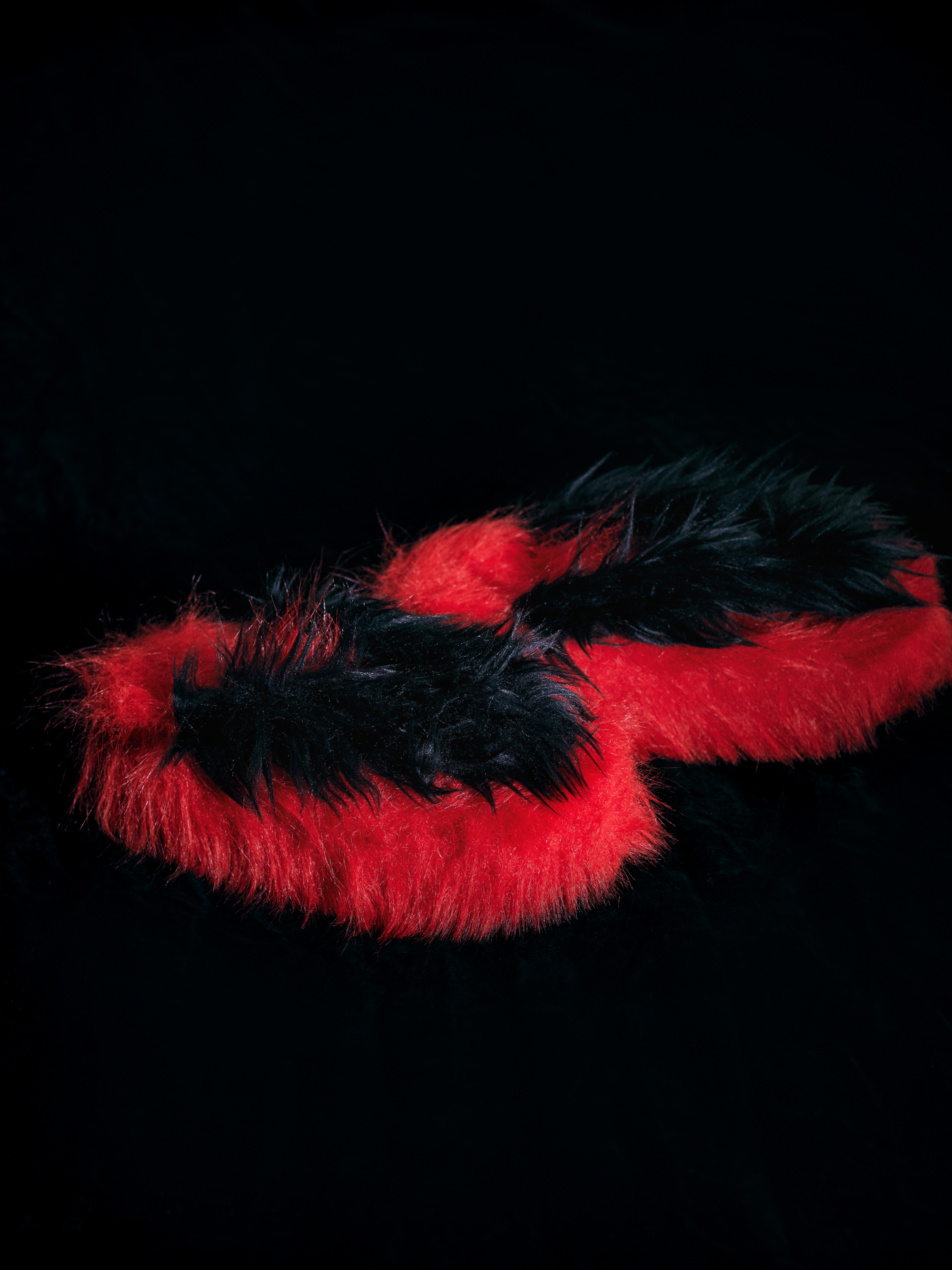 フェイクファーレッド/フェイクファーブラック(KODORI):草履