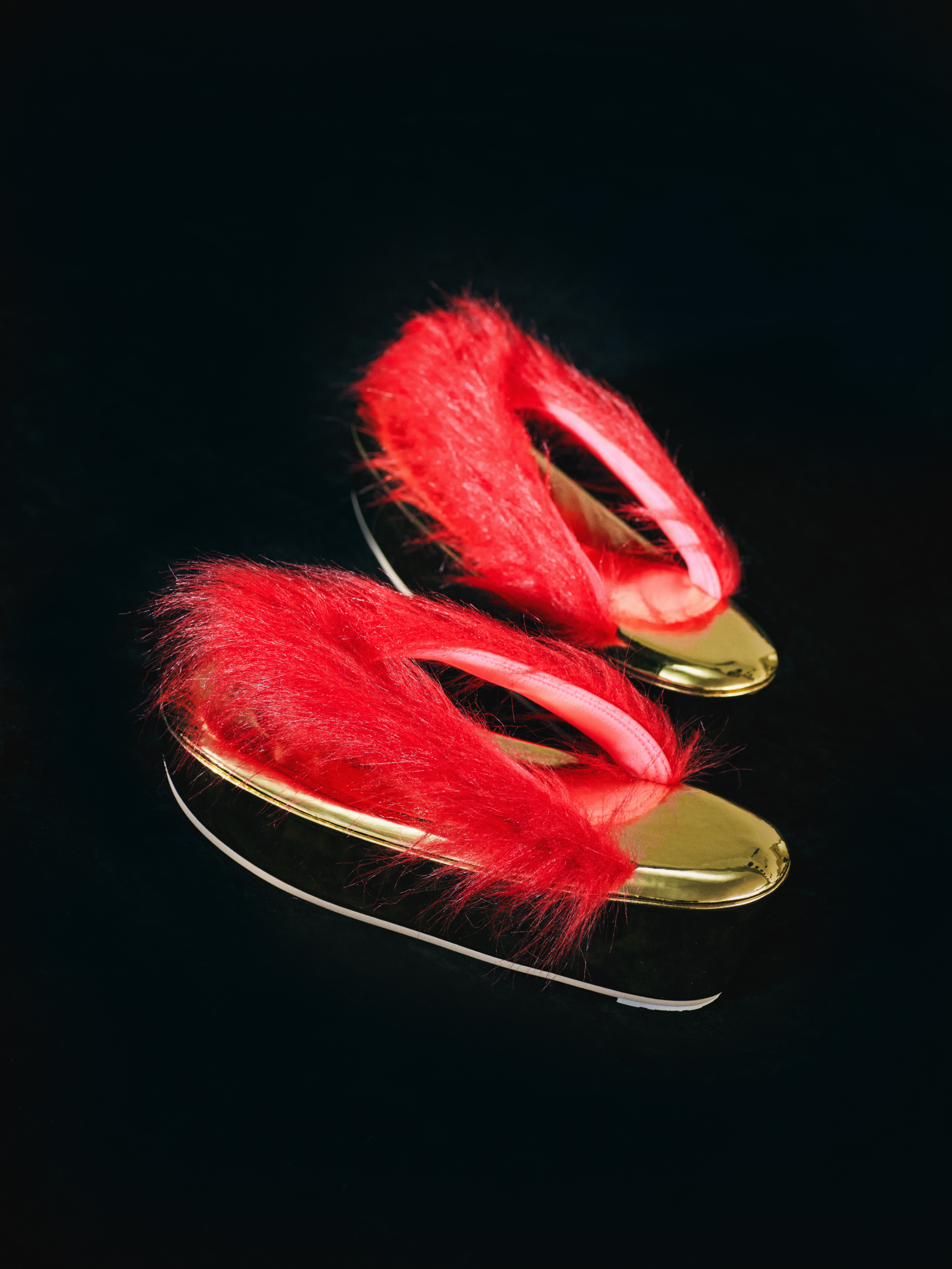 フェイクファーレッド/ゴールドエナメル(KODORI):草履