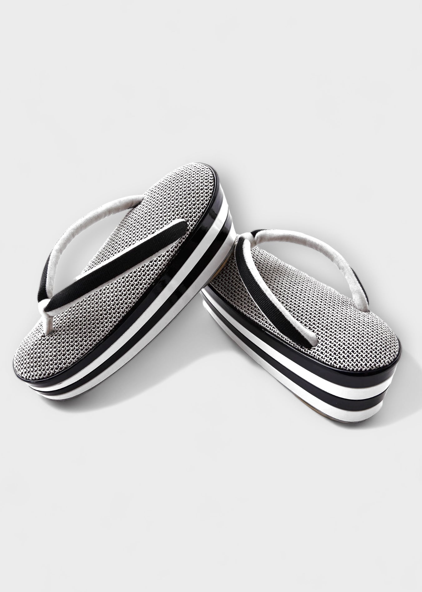 真綿四段草履 ペーパーヤーン ブラック(和小物さくら × KAPUKI):草履