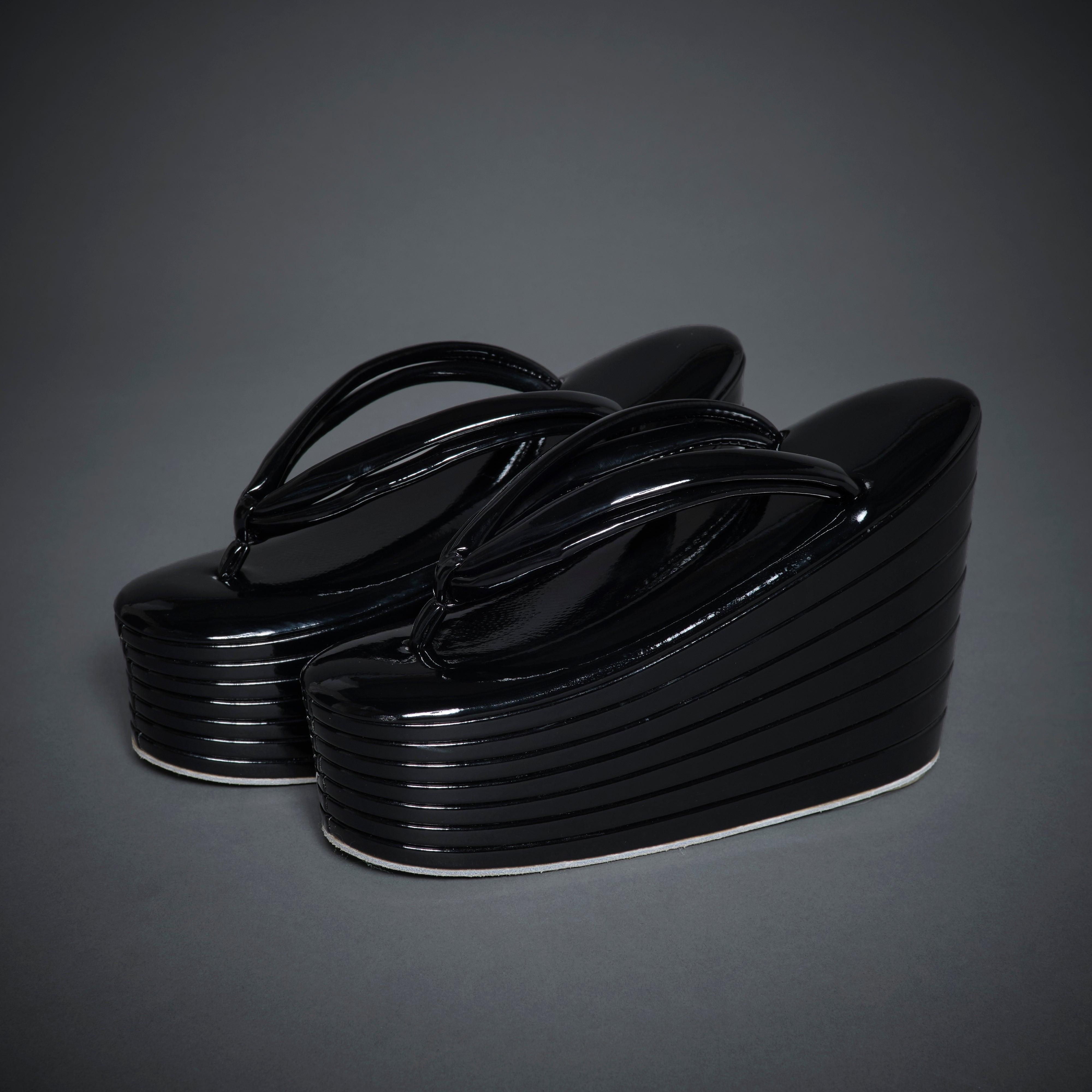 七段厚底草履 エナメルブラック(KAPUKIオリジナル):草履