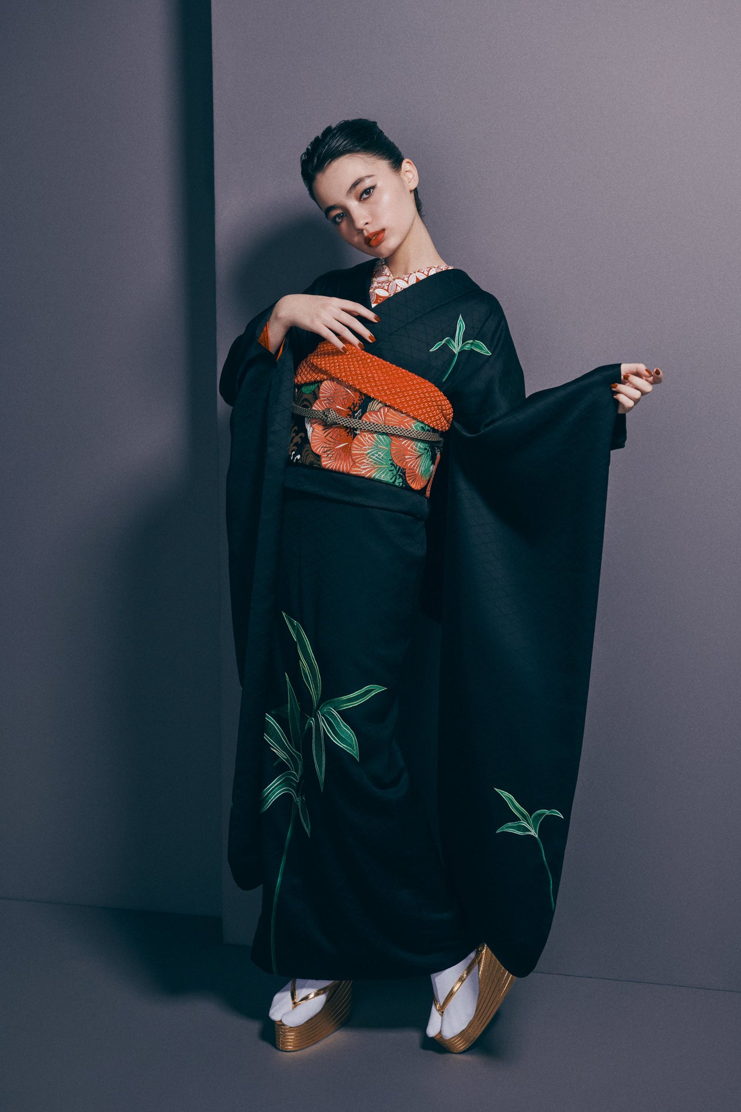 Half-collar embroidery "Cloisonne" red/gold