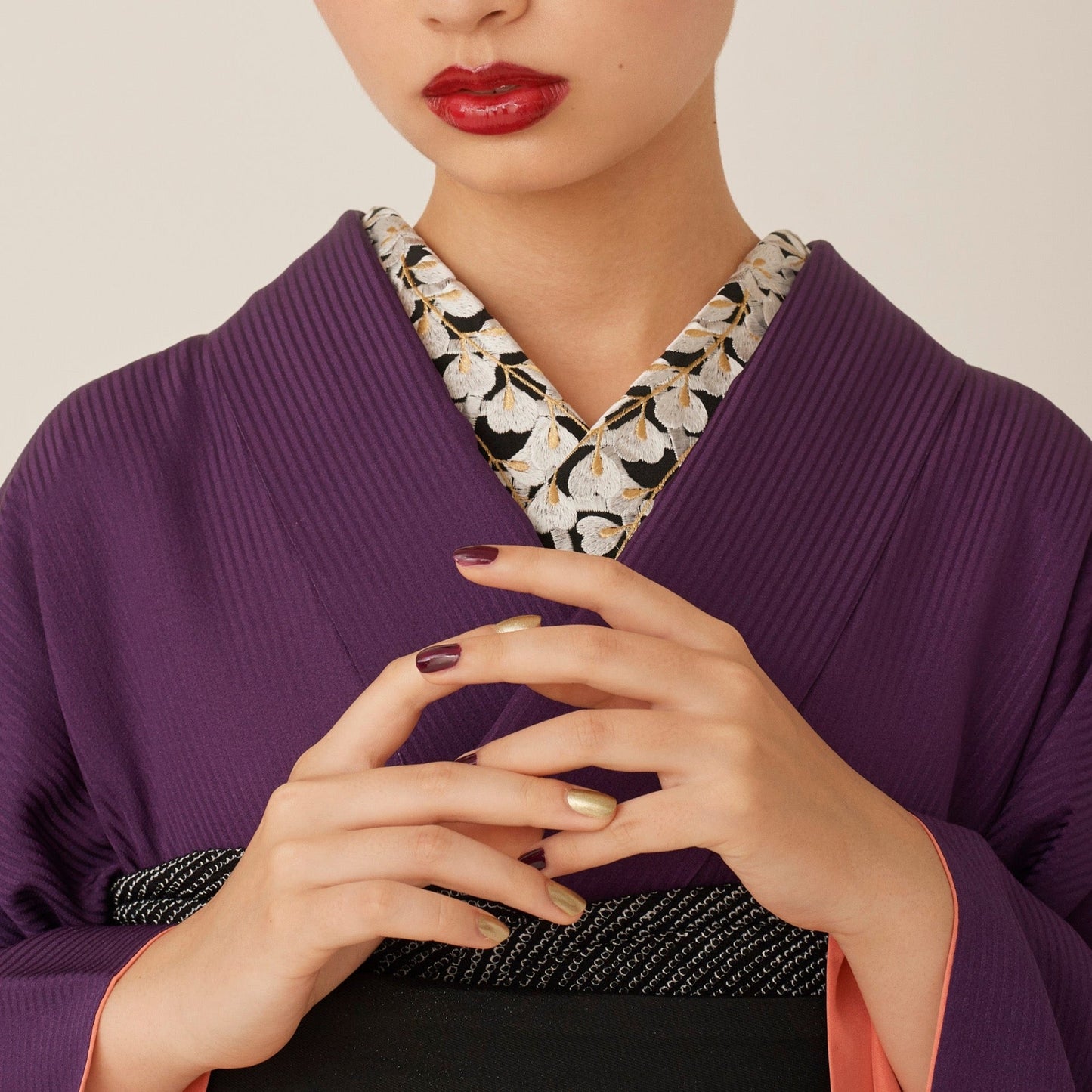 Half-collar embroidery "wisteria" black