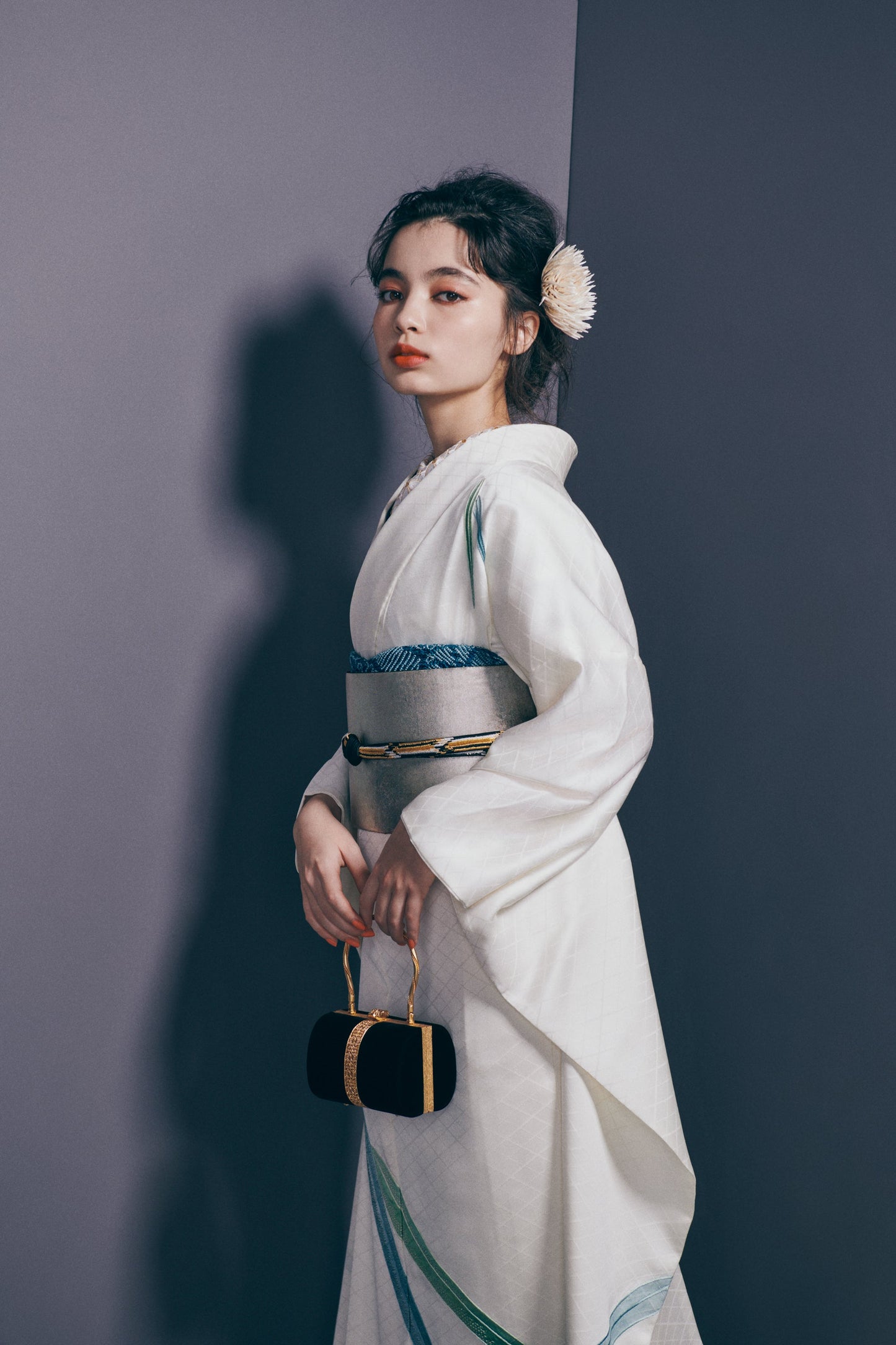 Half-collar embroidery "Cloisonne" white/gold