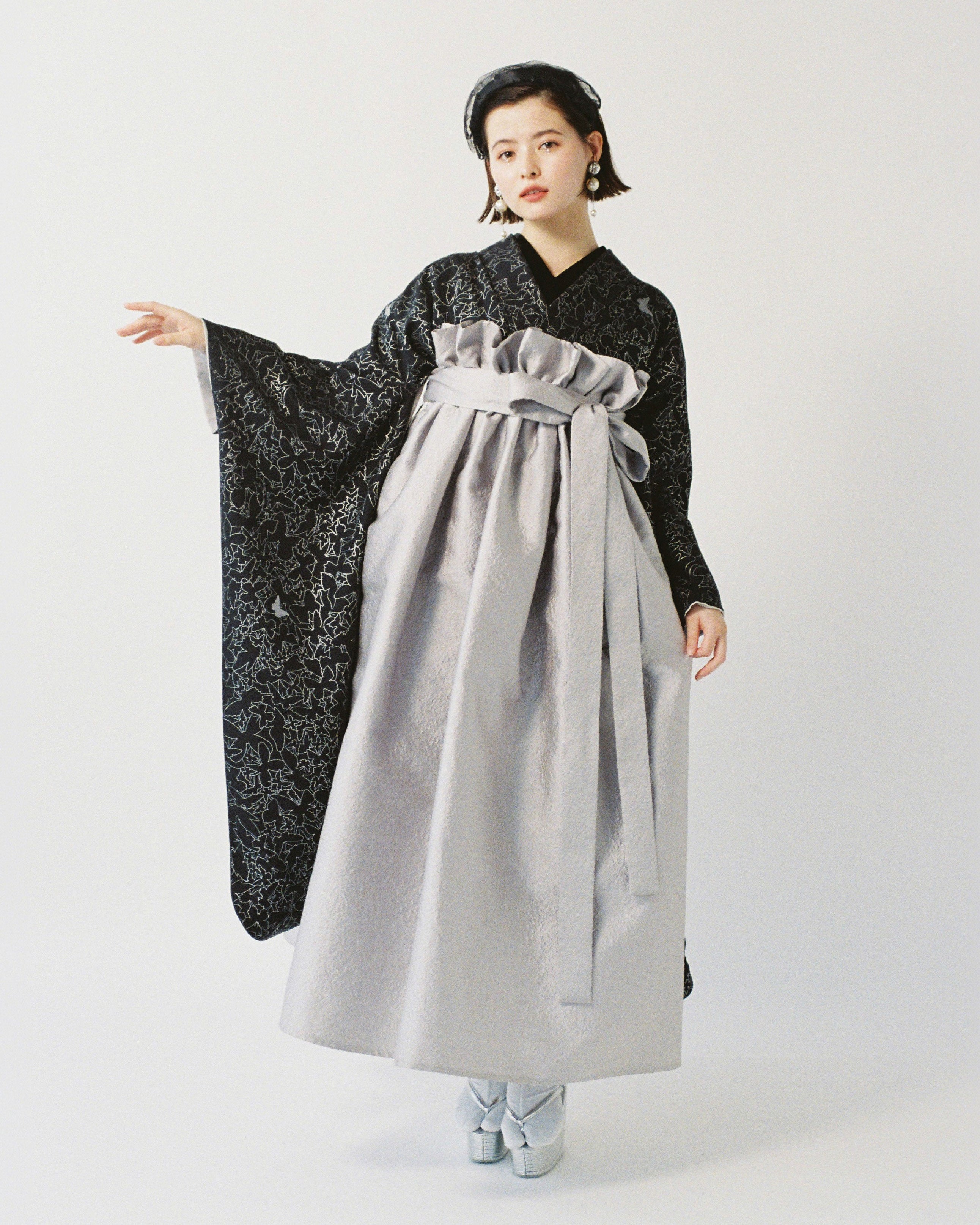 蝶乱舞黒× ドレスシルバー | 卒業袴