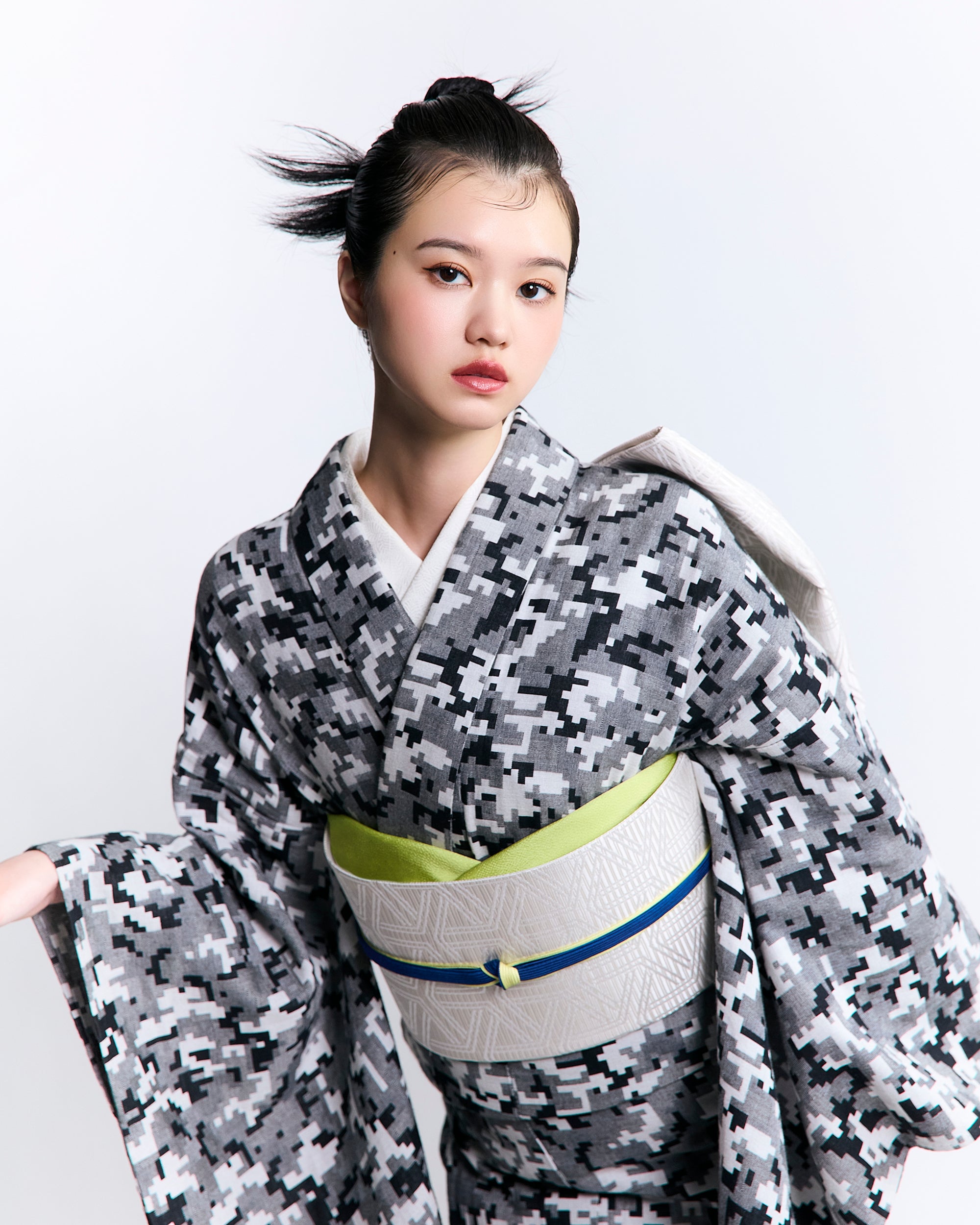 Cotton Furisode Monochrome [Mosaic] – 振袖KAPUKI