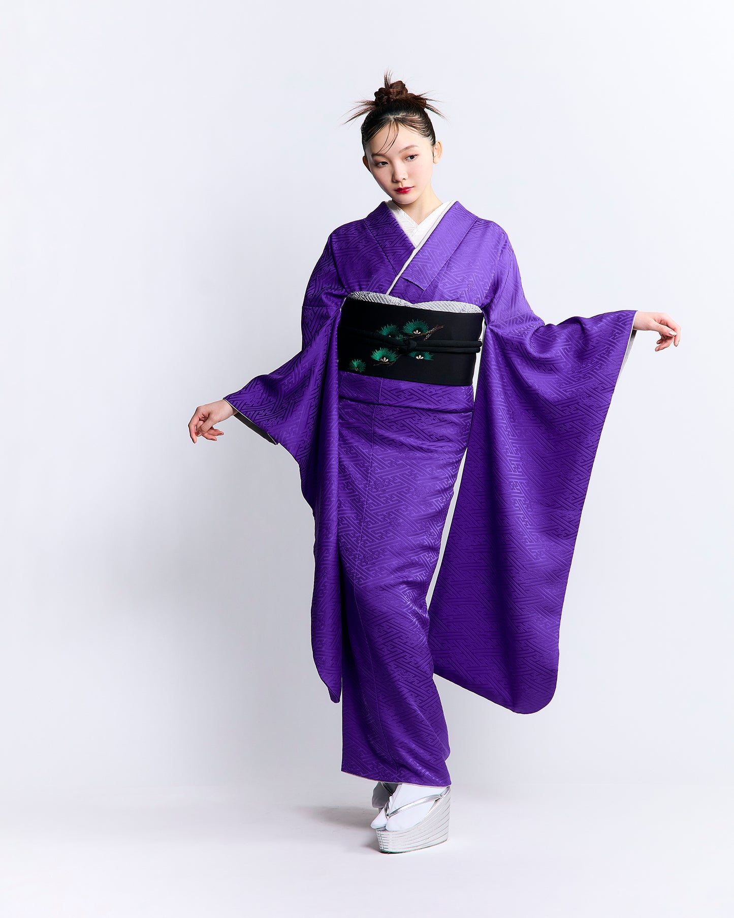 振袖購入｜色無地振袖【紗綾形紫】