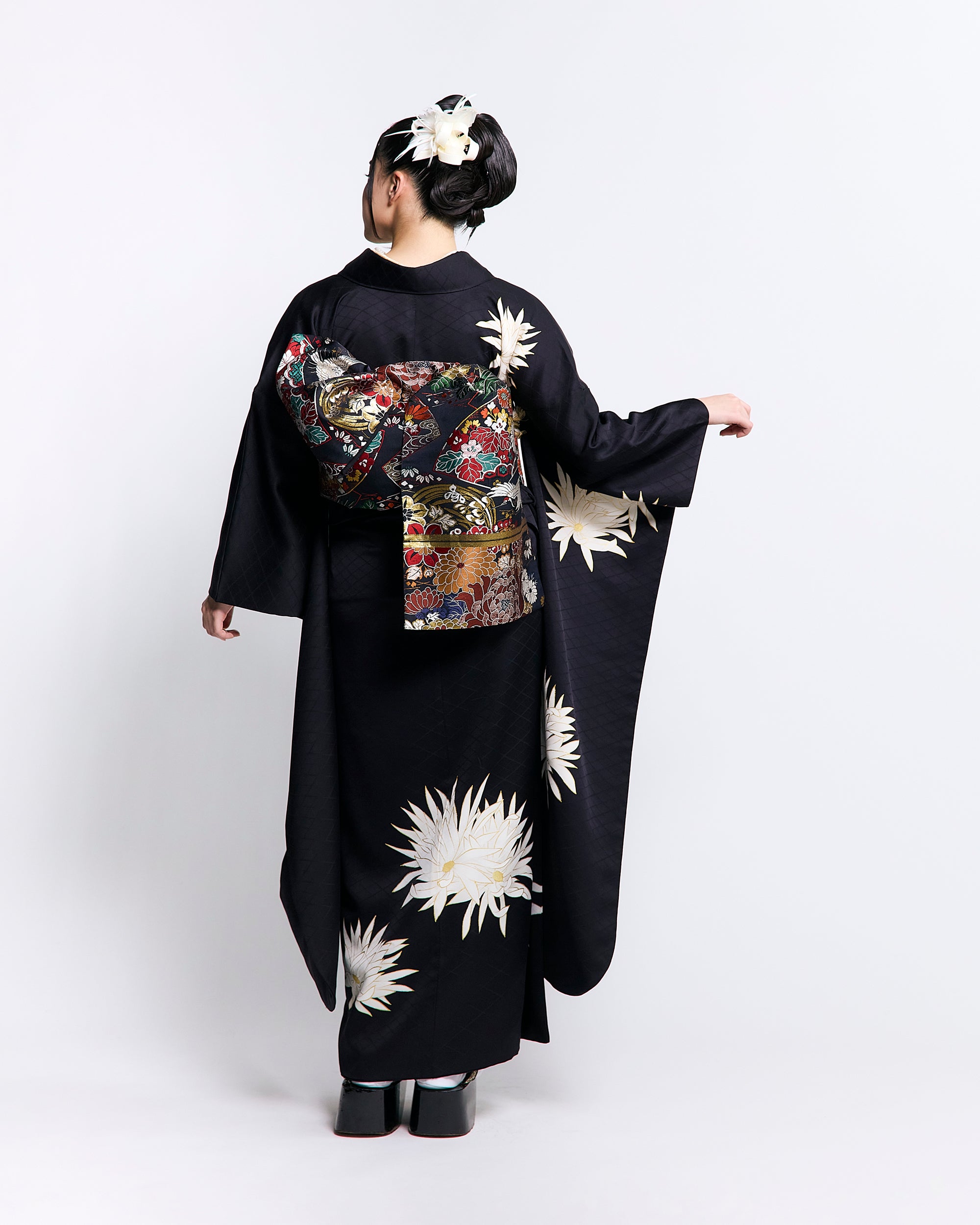 月照乱華 黒｜手染め友禅 – 振袖KAPUKI