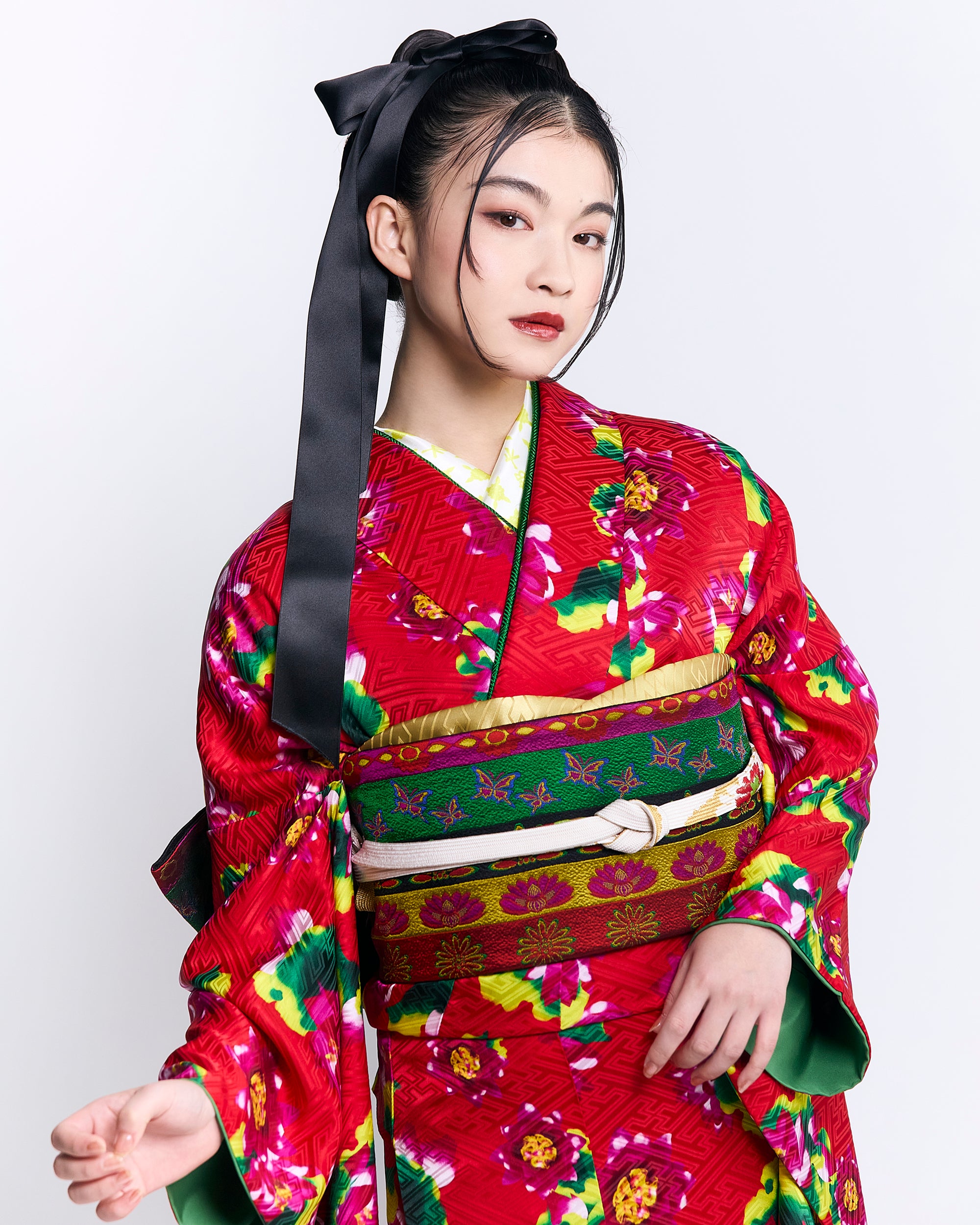 蓮華小紋 紅｜DOKKA vivid × KAPUKI – 振袖KAPUKI