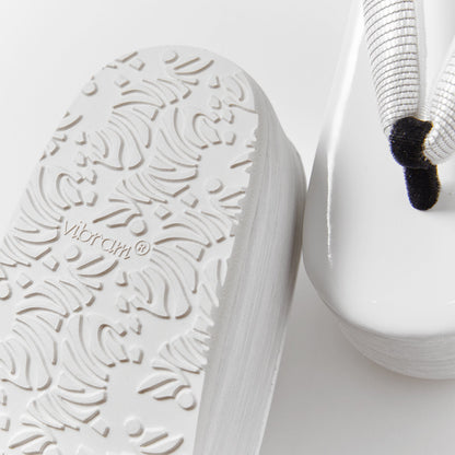 厚底草履 白 前坪赤（菱屋×KAPUKI）：カレンブロッソ｜草履