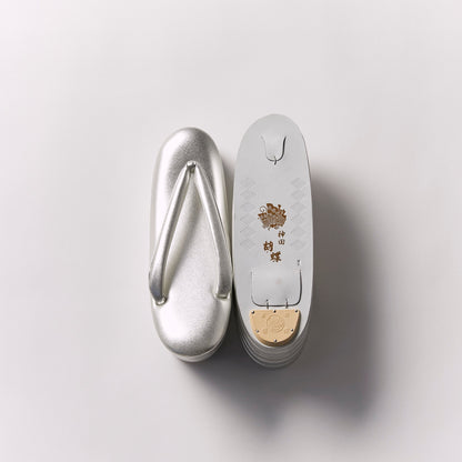 五段草履 エナメルシルバー（神田胡蝶×KAPUKIオリジナル）：草履