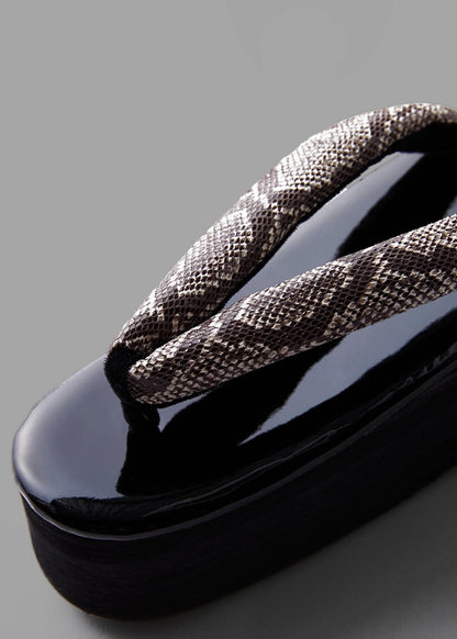 厚底草履 蛇（菱屋×KAPUKI）：カレンブロッソ｜草履
