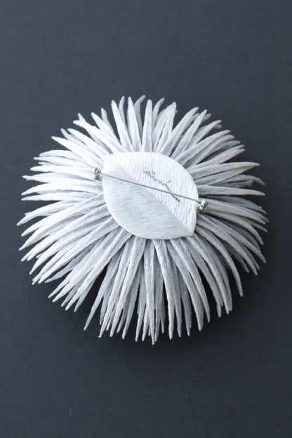 光・淡墨 (emi takazawa)：ブローチ｜髪飾り