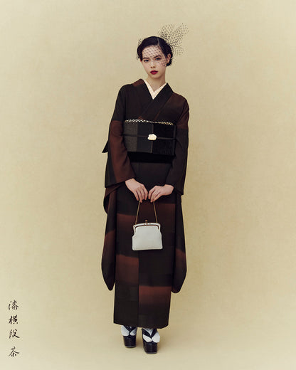 漆横段 茶：2027年成人式振袖レンタル