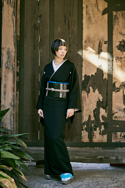 シルバーエナメル／ブルーファー（KODORI）：草履