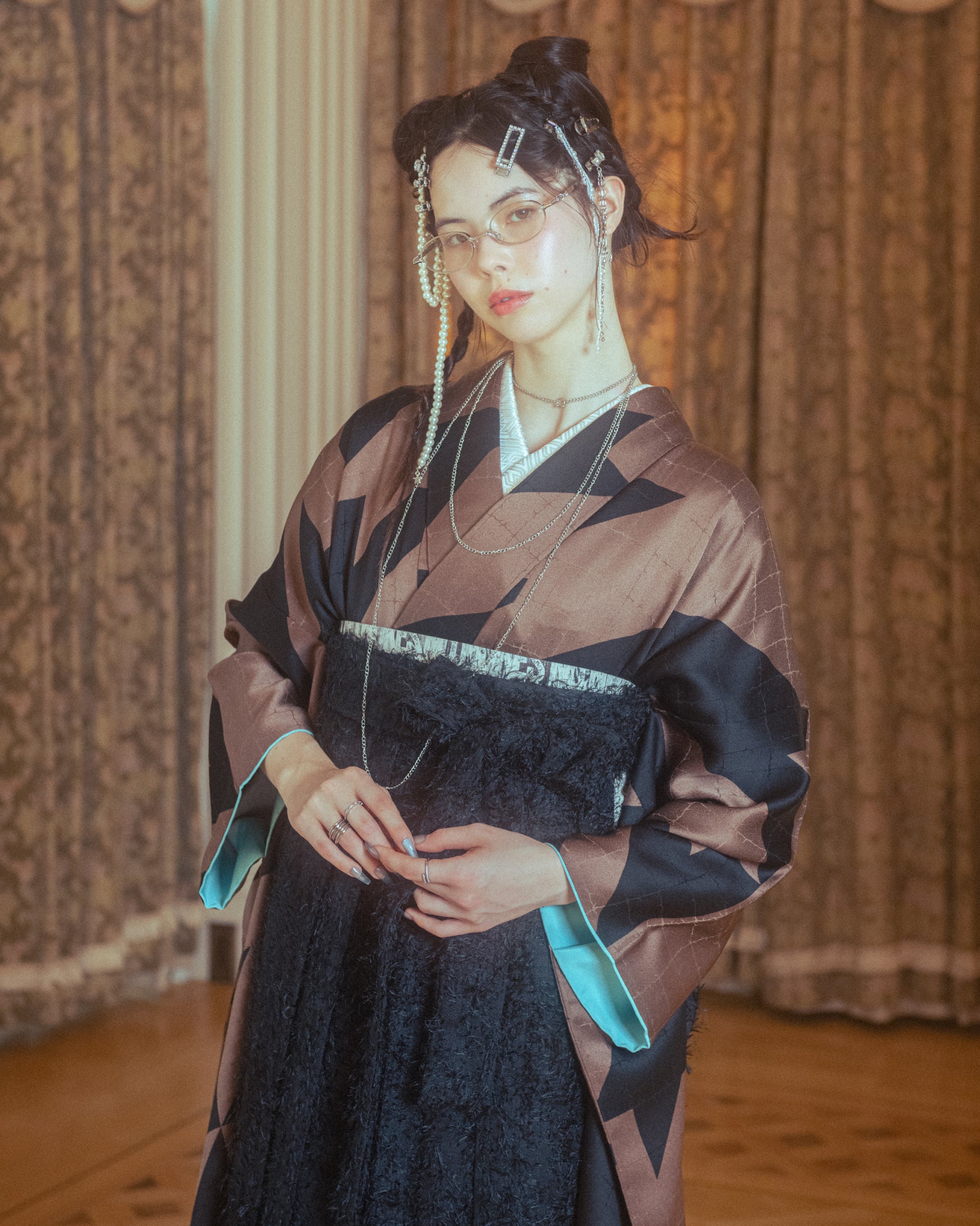 西岡千鳥 茶 × シャギーブラック | 卒業袴