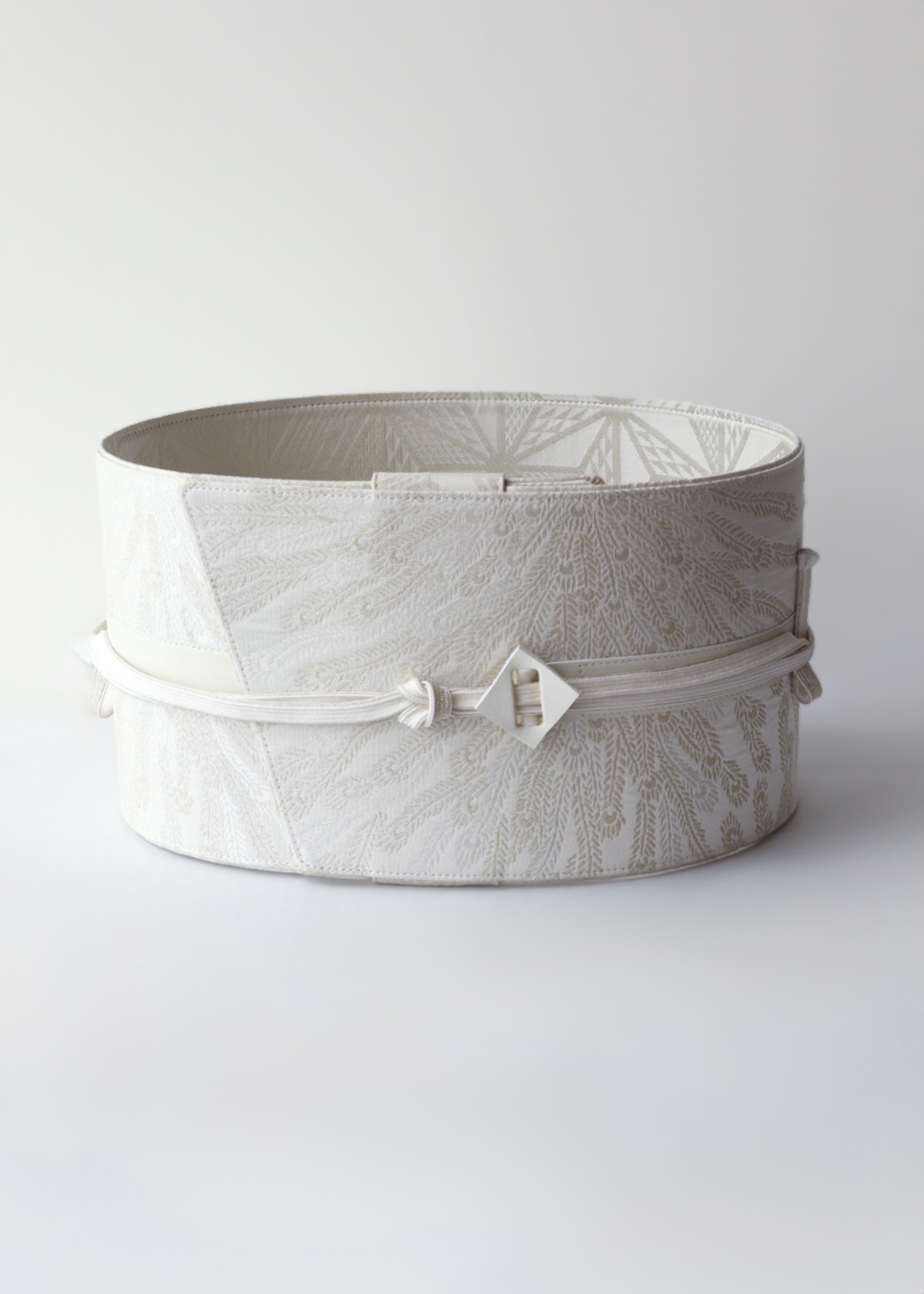 孔雀の羽根 白金：帯ベルト｜正絹