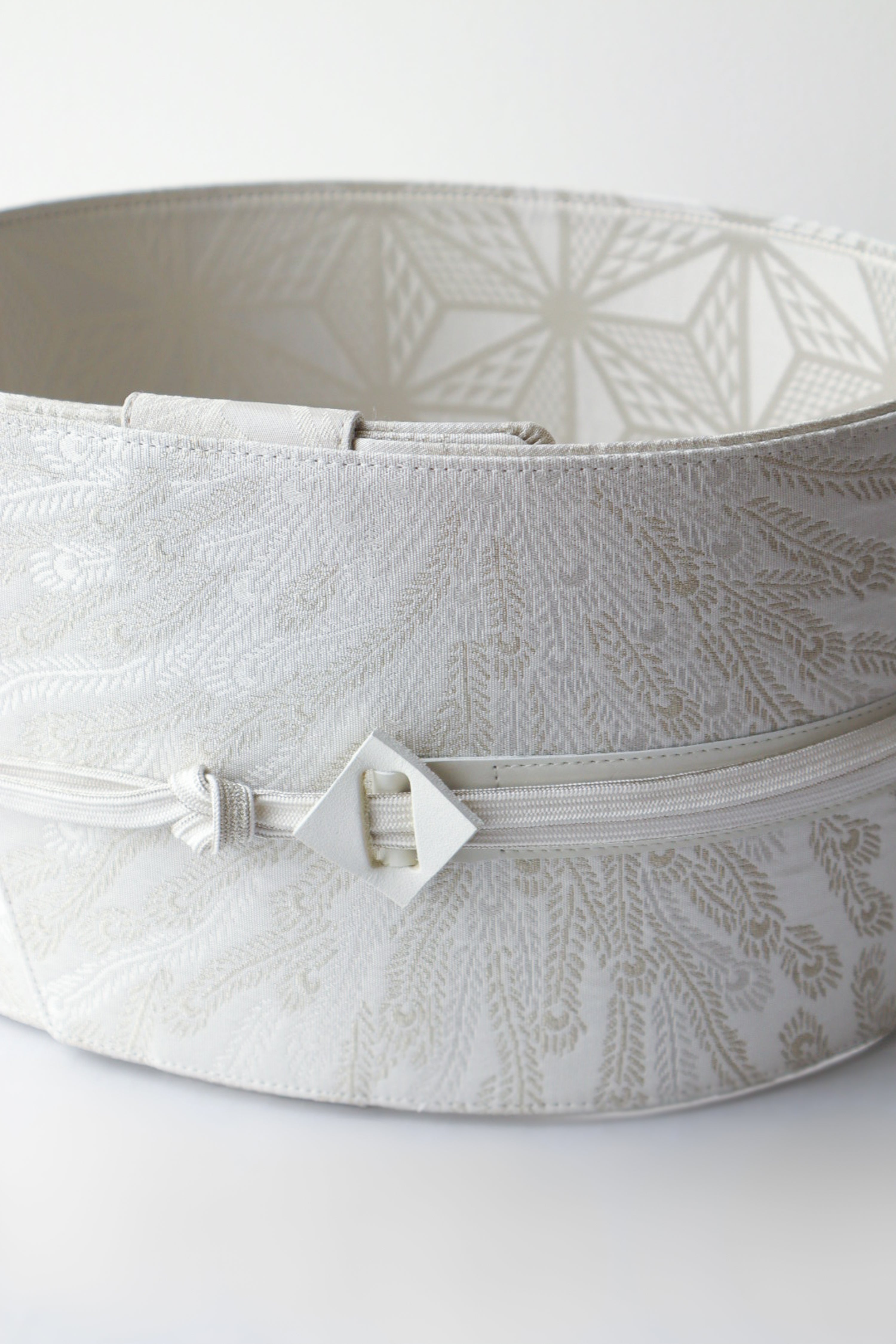 孔雀の羽根 白金：帯ベルト｜正絹