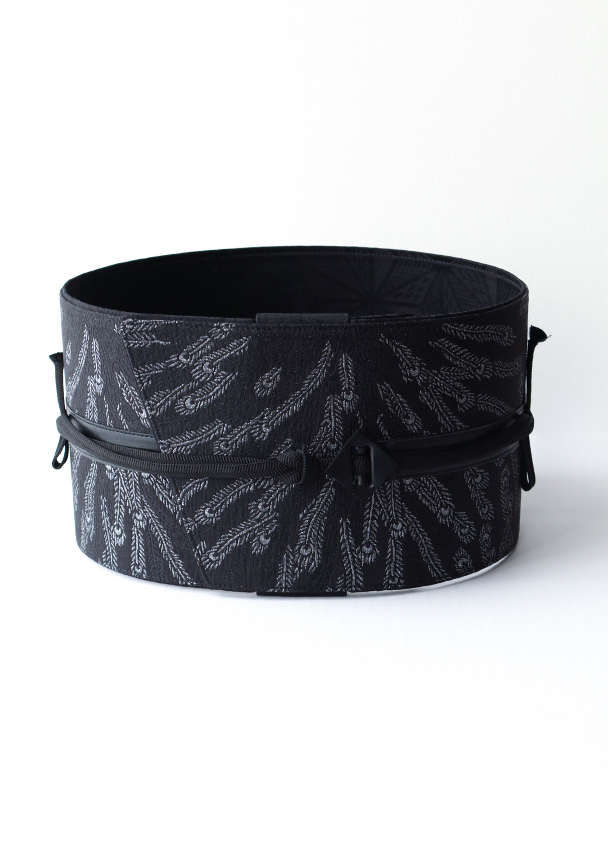 孔雀の羽根 黒銀：帯ベルト｜正絹