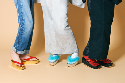 シルバーエナメル／ブルーファー（KODORI）：草履