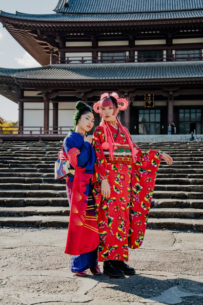 瑠璃蓮背面図［ DOKKA vivid ］：2027年成人式振袖レンタル