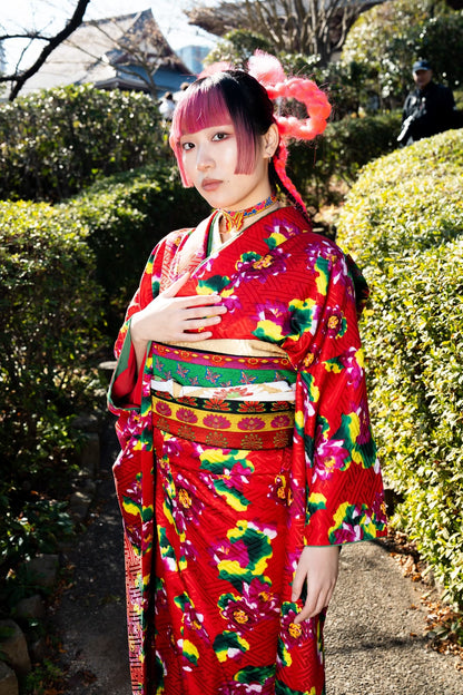 蓮華小紋　紅［ DOKKA vivid ］：2027年成人式振袖レンタル