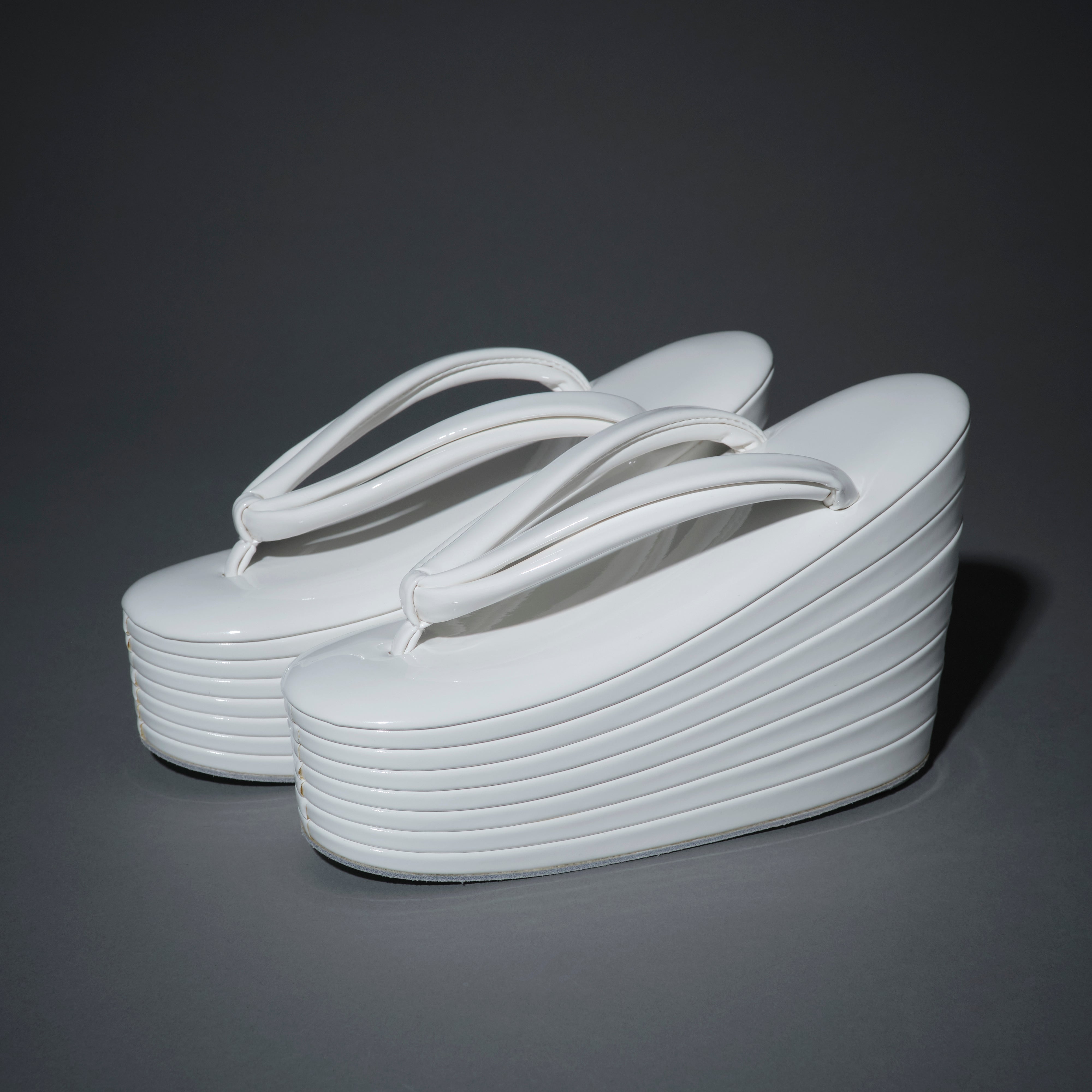 七段厚底草履 エナメルホワイト（KAPUKIオリジナル）：草履