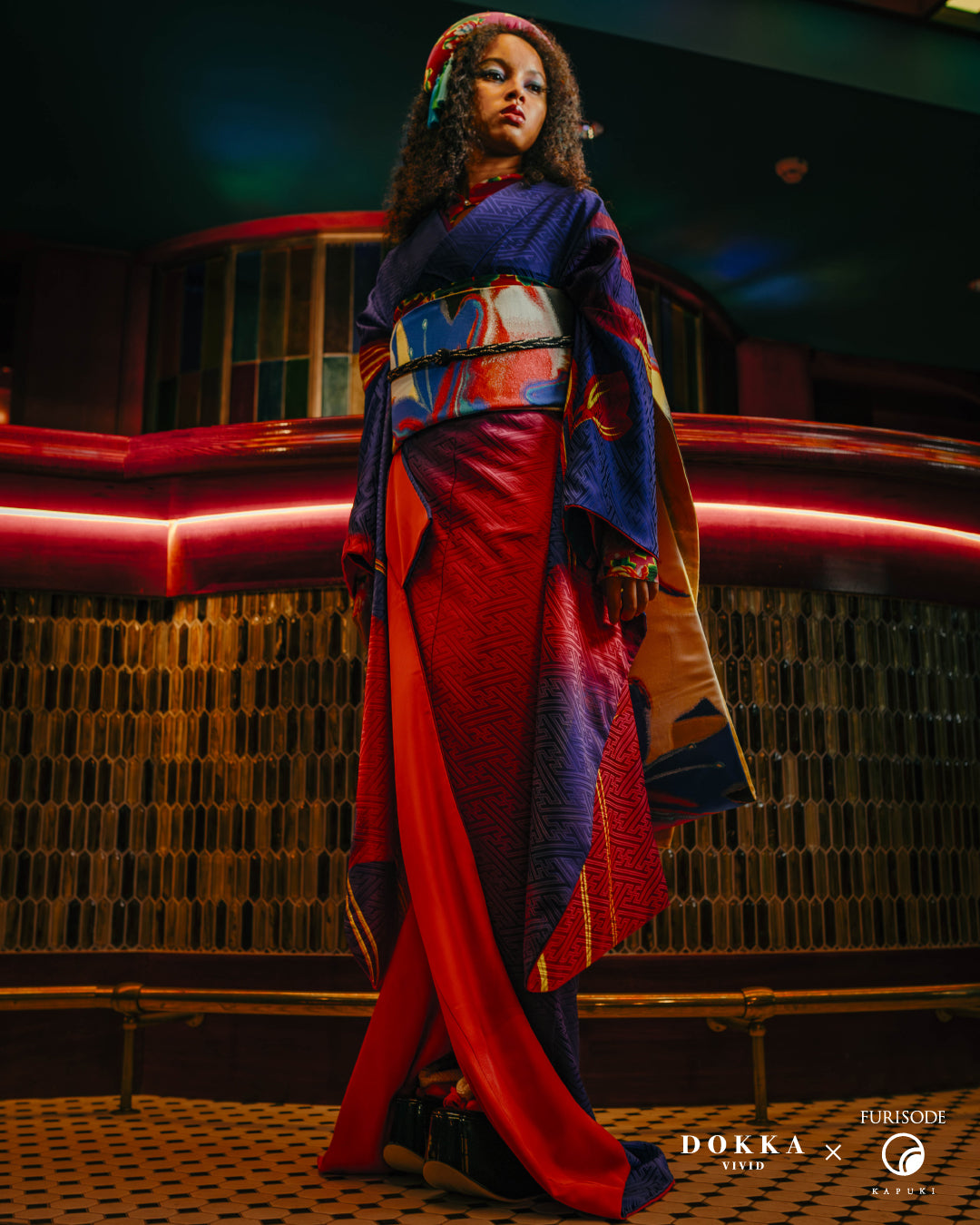 振袖フルセット 裄69.2cm 身丈163cm 辛子色正絹 L サイズ 2745 瑠璃蓮背面図［ DOKKA vivid ］：2026年成人式振袖レンタル – 振袖KAPUKI