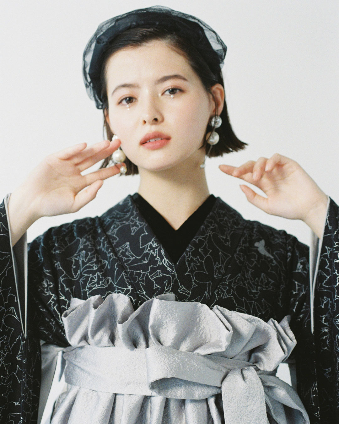 蝶乱舞黒× ドレスシルバー | 卒業袴