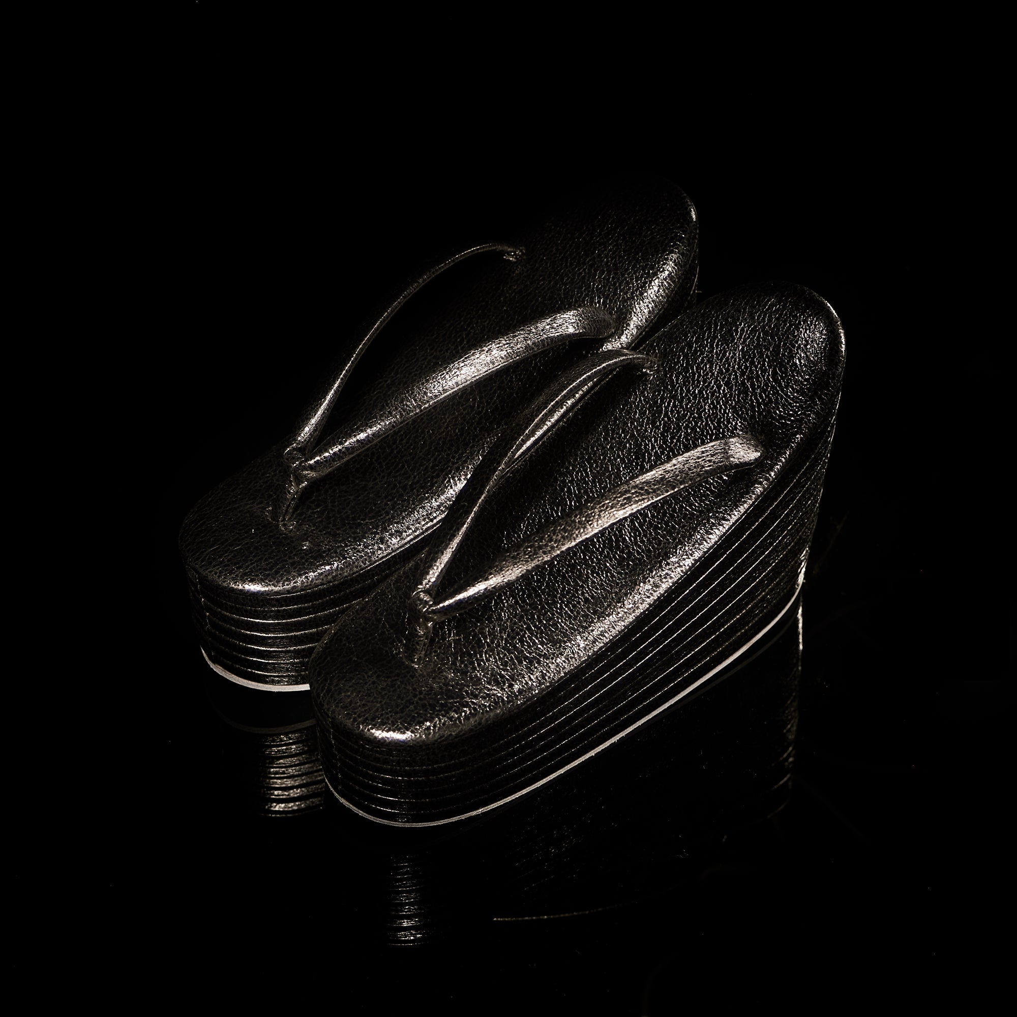 七段厚底草履 ラメブラック（KAPUKIオリジナル）：草履