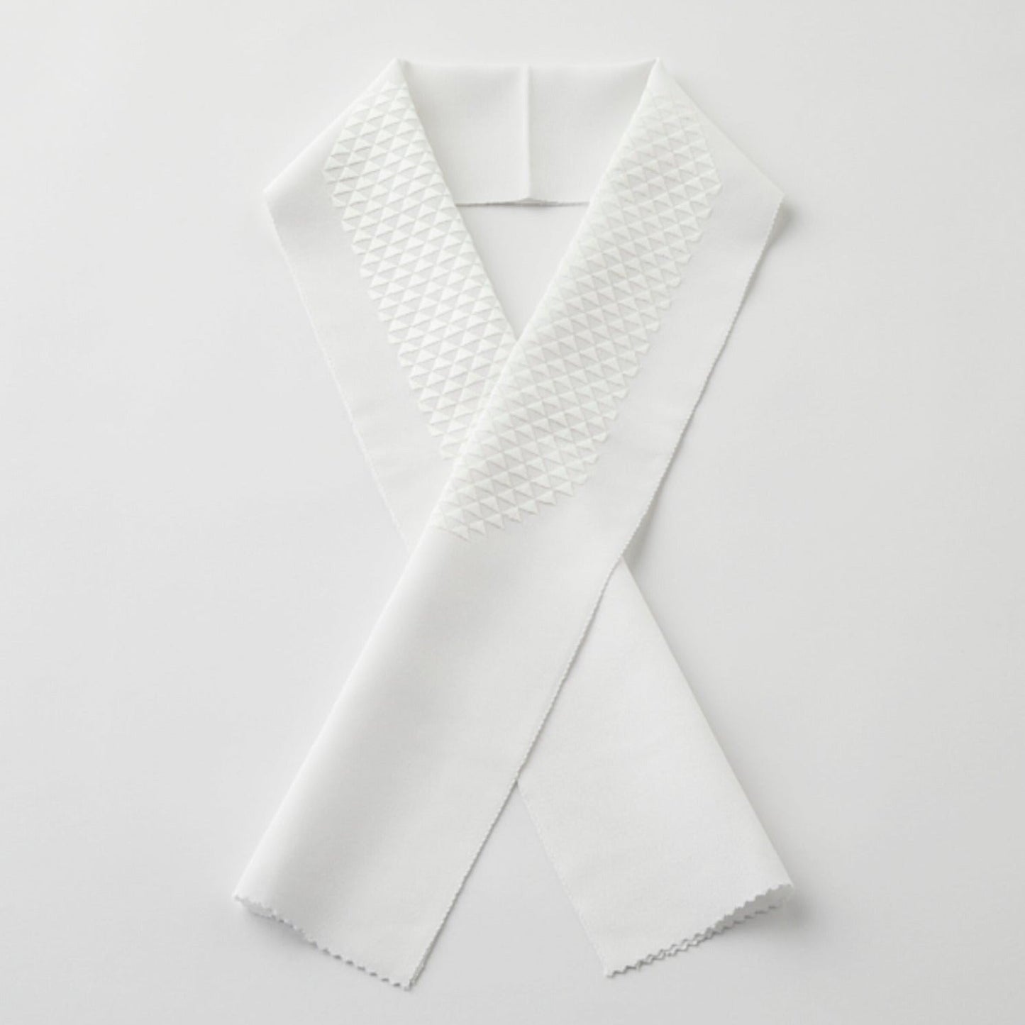 Half-collar embroidery "scales" white/white