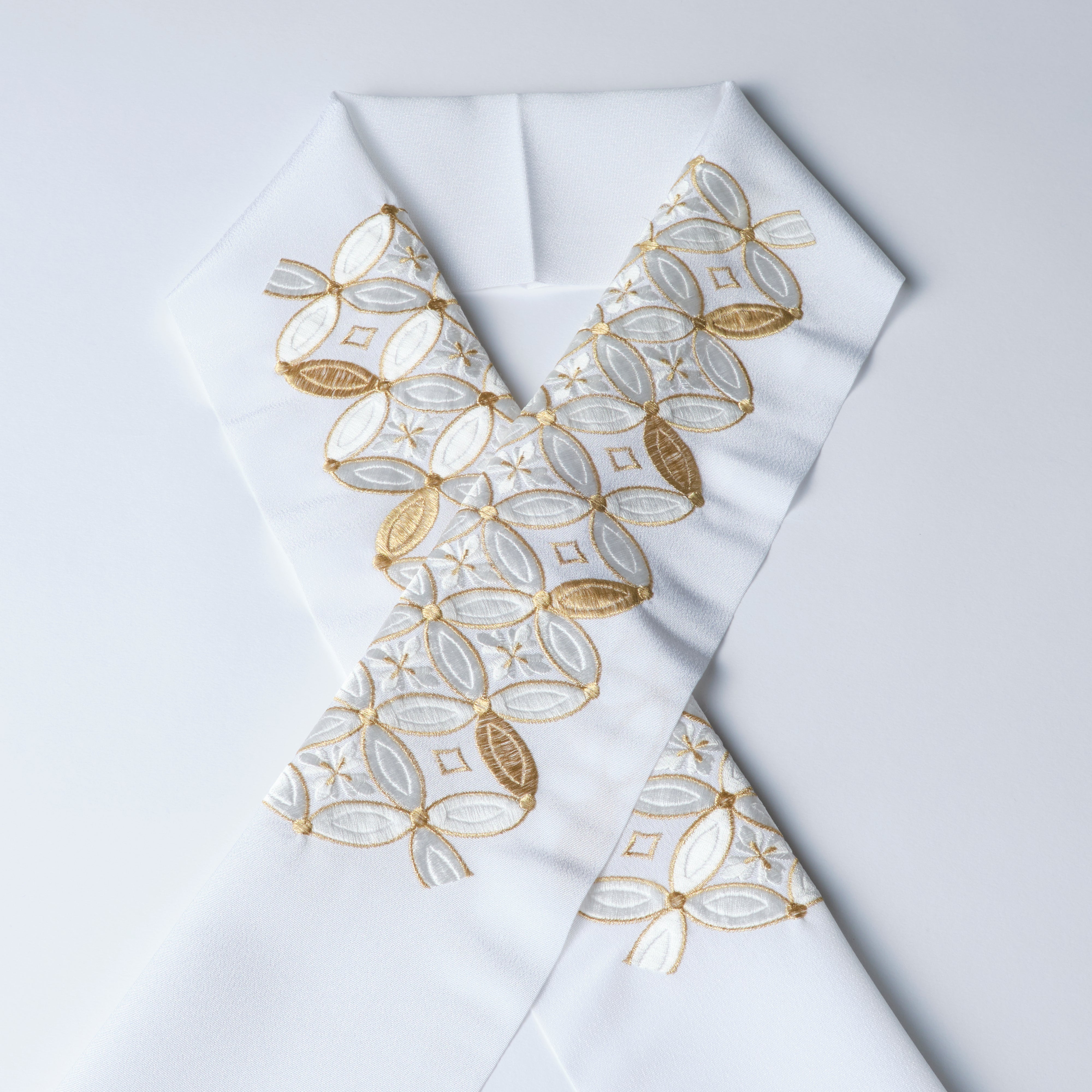Half-collar embroidery "Cloisonne" white/gold