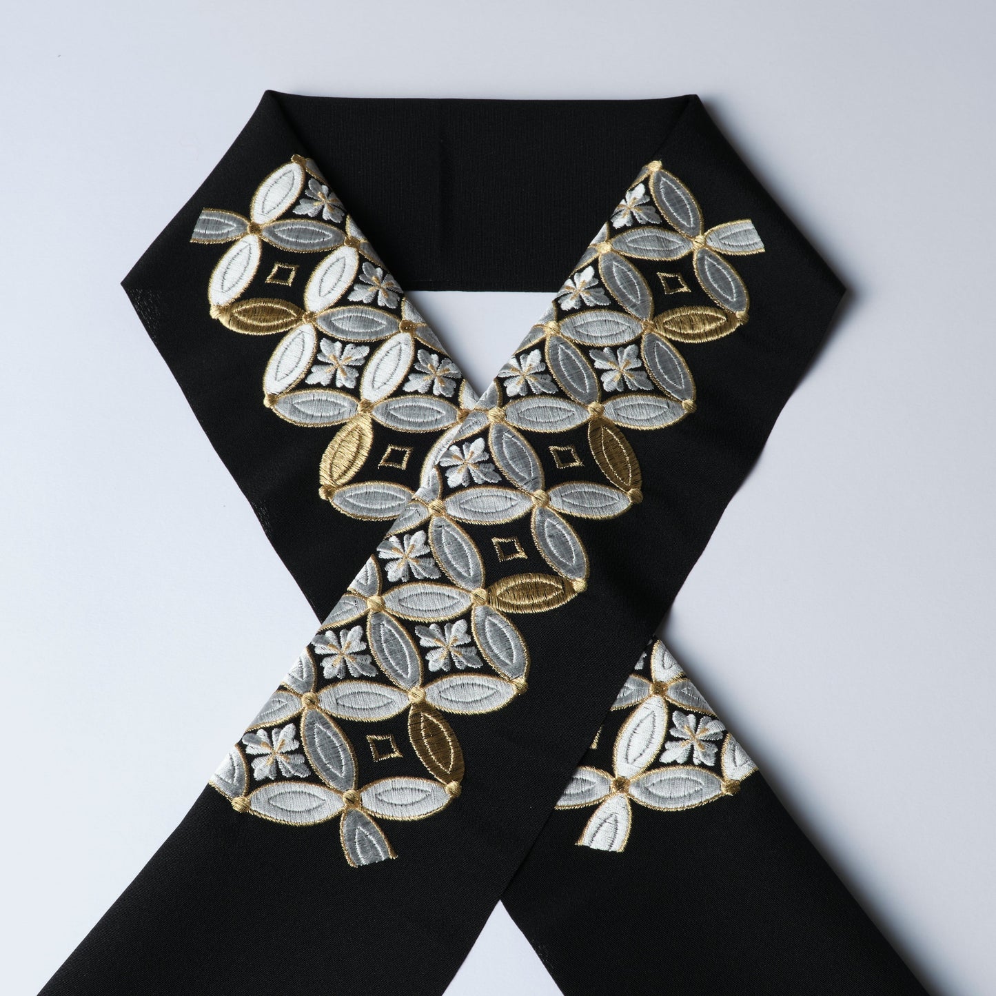 Half-collar embroidery "Cloisonne" black/gold