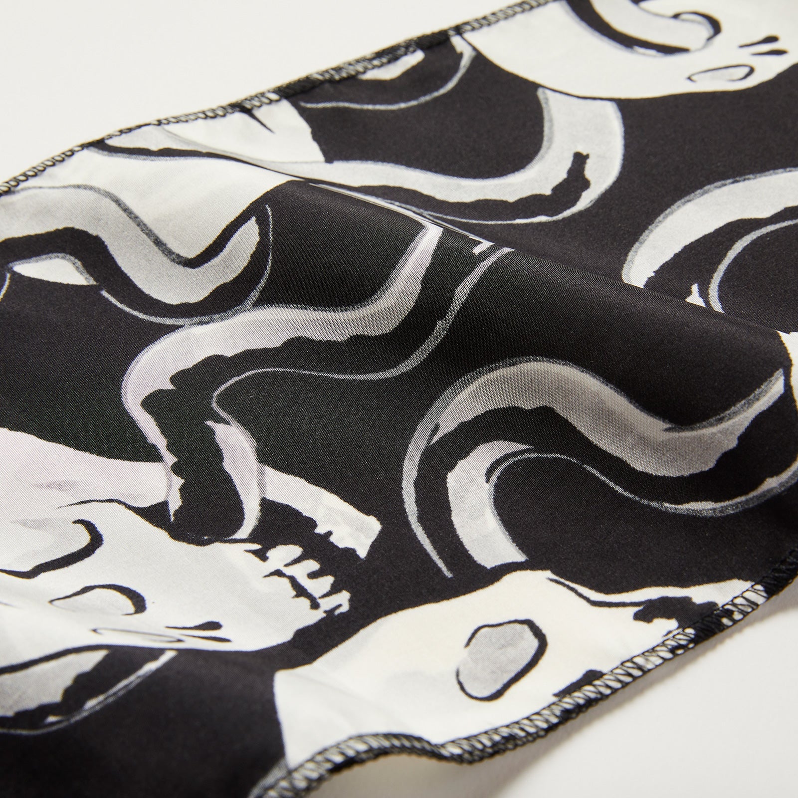 半衿 KAPUKI×西岡ペンシル 「蛇と髑髏]